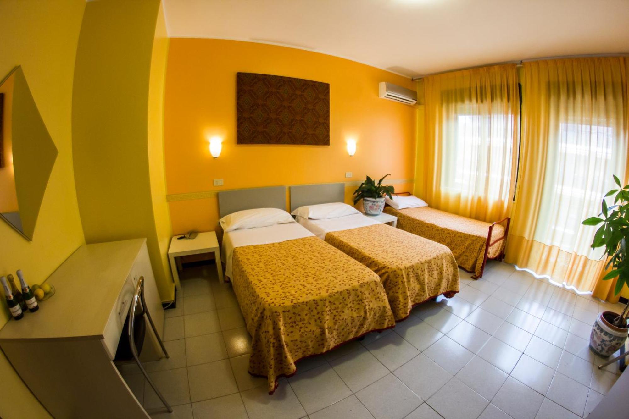 La Piramide Hotel Roccalumera Room photo