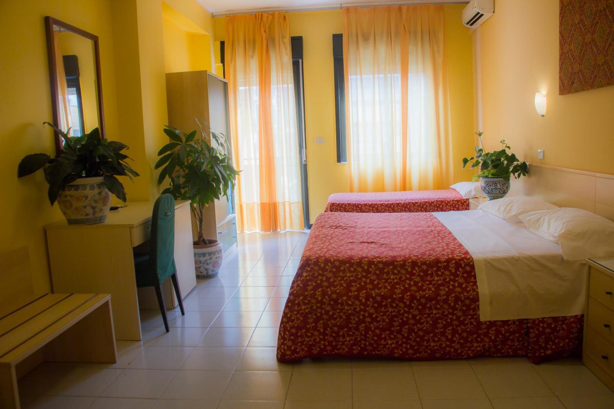 La Piramide Hotel Roccalumera Room photo